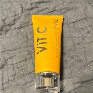 Rodial Vit C Papaya Enzyme Scrub - Yellow